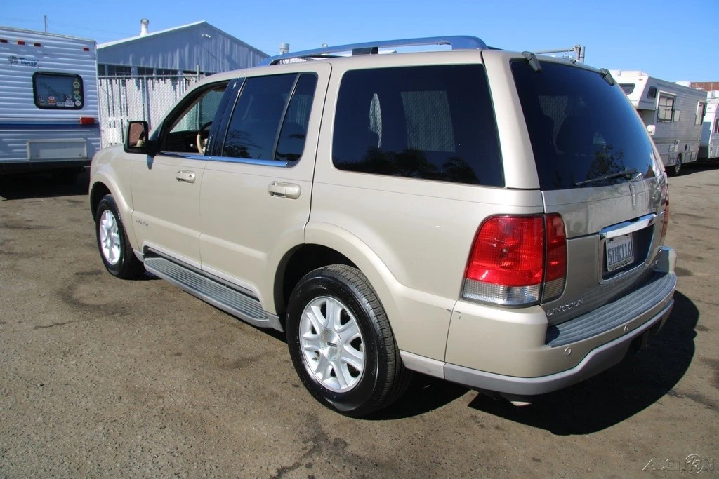 2004 Lincoln Aviator 1st Gen - Image 4 of 21
