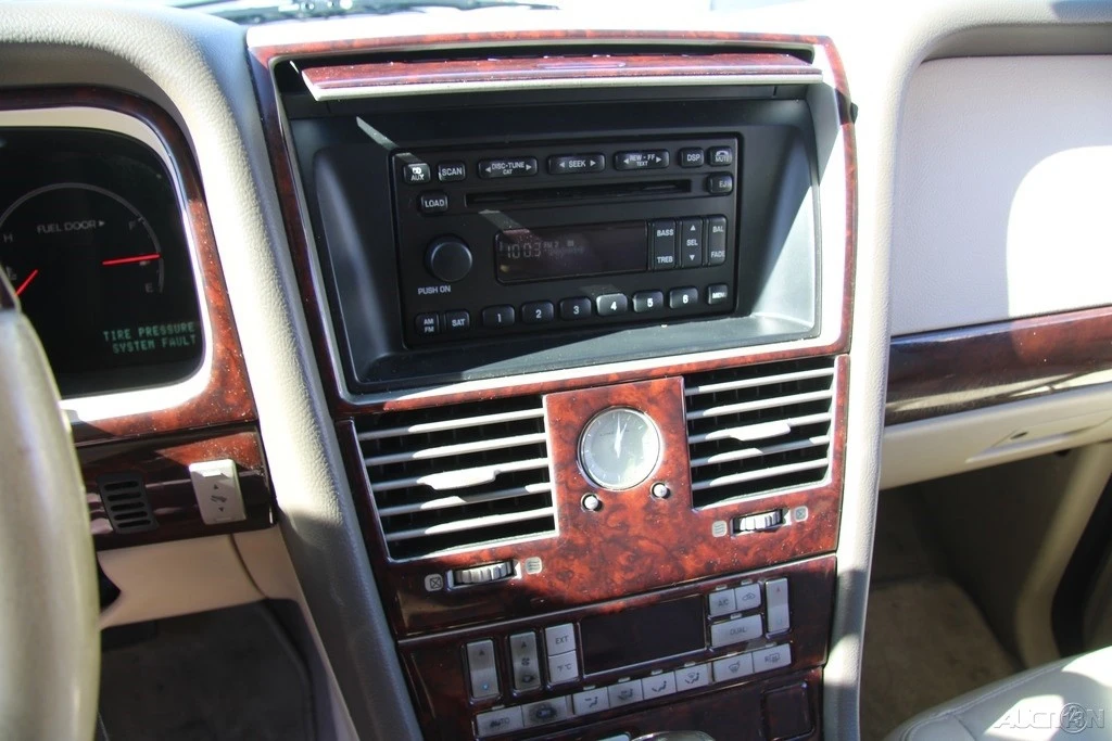 2004 Lincoln Aviator 1st Gen - Image 17 of 21
