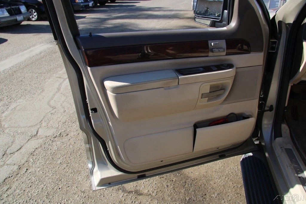 2004 Lincoln Aviator 1st Gen - Image 11 of 21