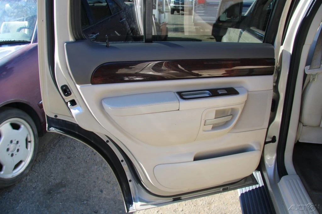 2004 Lincoln Aviator 1st Gen - Image 19 of 21