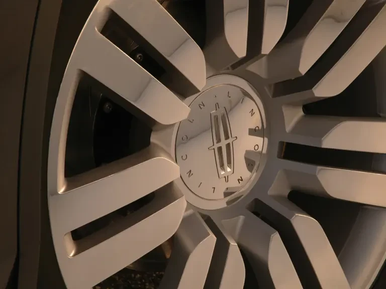 2004 Lincoln Aviator 1st Gen - Image 11 of 16