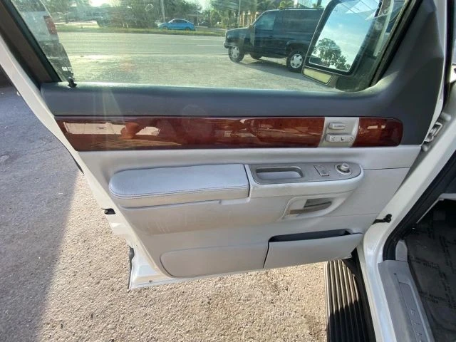 2004 Lincoln Aviator 1st Gen - Image 10 of 17