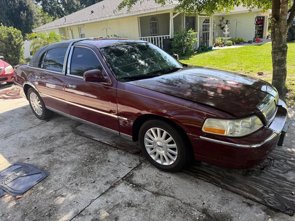 2004 Lincoln Continental - Image 2 of 10