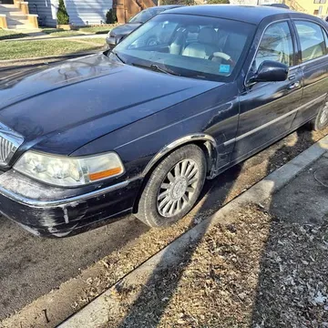2004 Lincoln Continental Executive Sedan 4D