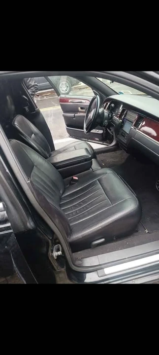 2004 Lincoln Continental - Image 3 of 8