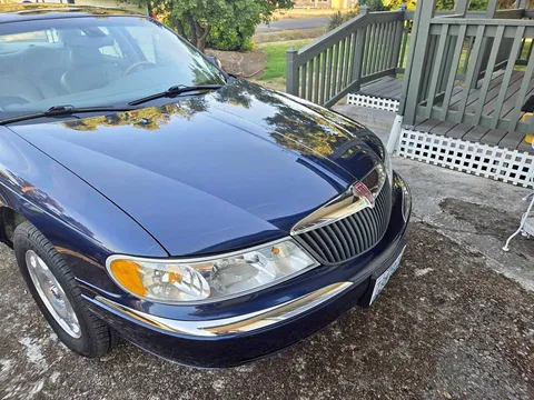 2004 Lincoln Continental Premiere Sedan 4D