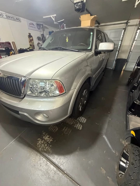 2004 Lincoln Continental - Image 8 of 8