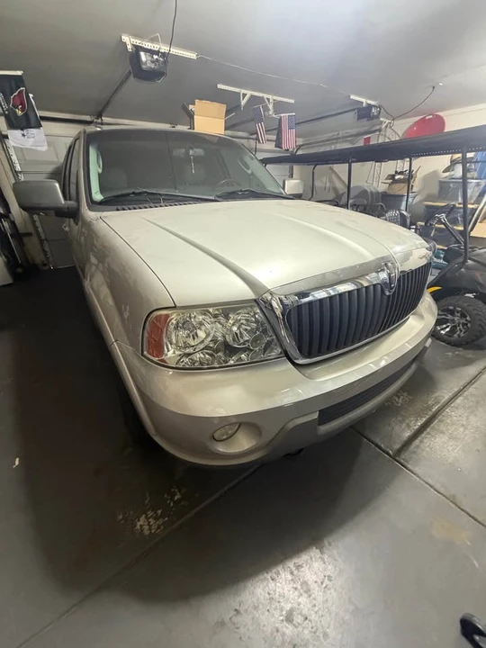 2004 Lincoln Continental - Image 7 of 8
