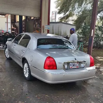 2004 Lincoln Town Car