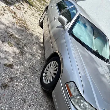 2004 Lincoln Continental Signature Sedan 4D