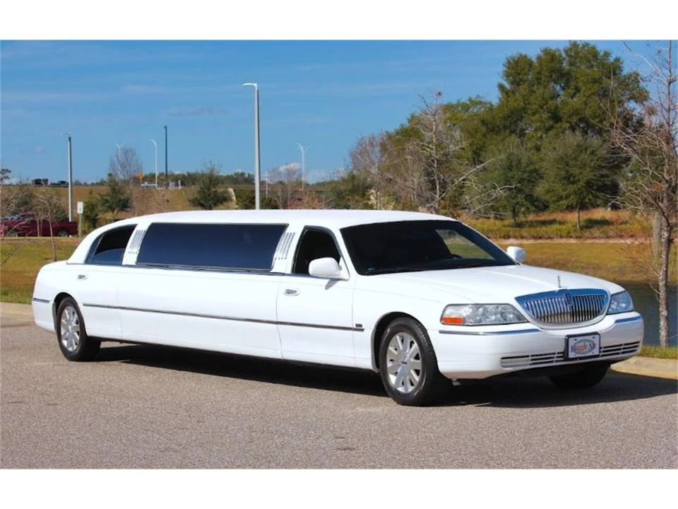2004 Lincoln Town Car - Image 3 of 14