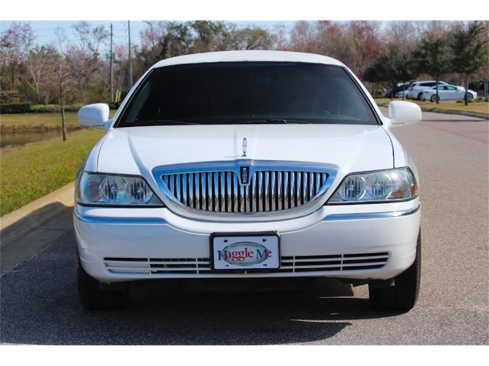 2004 Lincoln Town Car - Image 6 of 14
