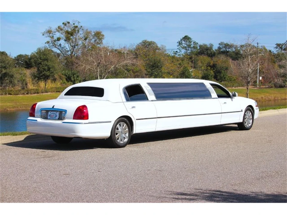 2004 Lincoln Town Car - Image 4 of 14