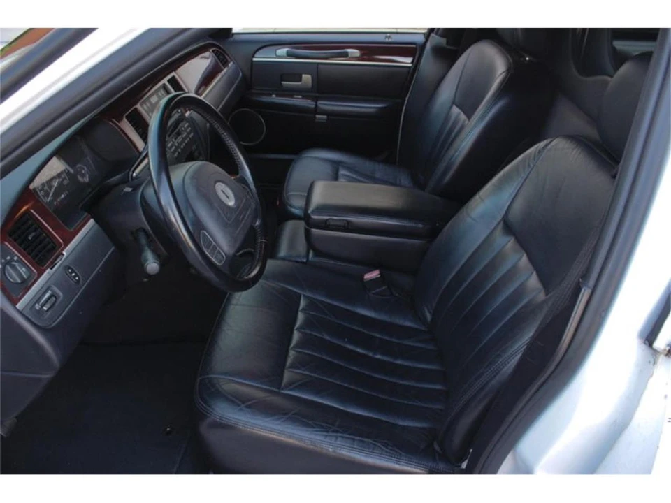 2004 Lincoln Town Car - Image 8 of 14