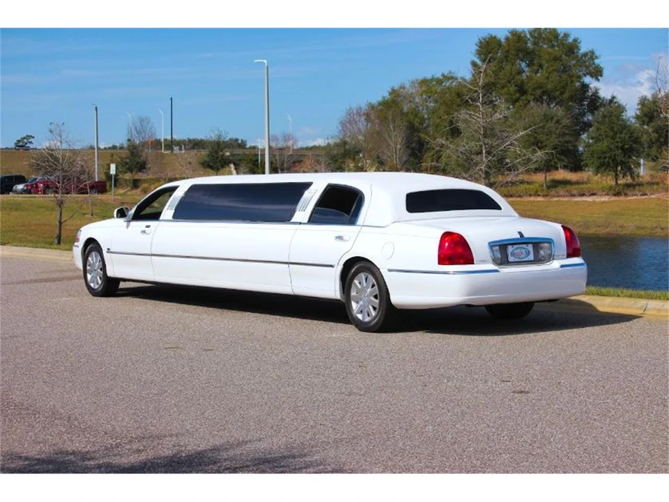 2004 Lincoln Town Car - Image 5 of 14