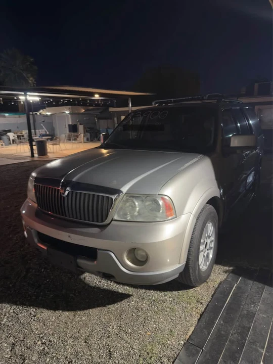 2004 Lincoln Navigator 2nd Gen - Image 2 of 12