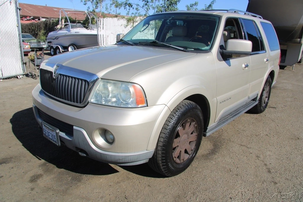 2004 Lincoln Navigator 2nd Gen - Image 2 of 21