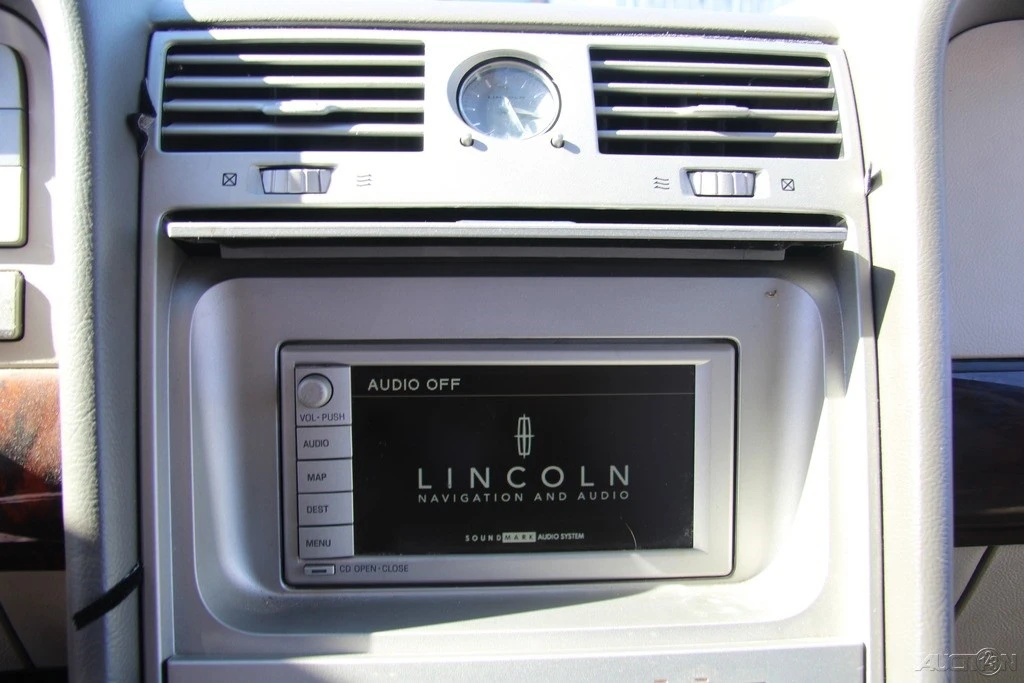 2004 Lincoln Navigator 2nd Gen - Image 17 of 21