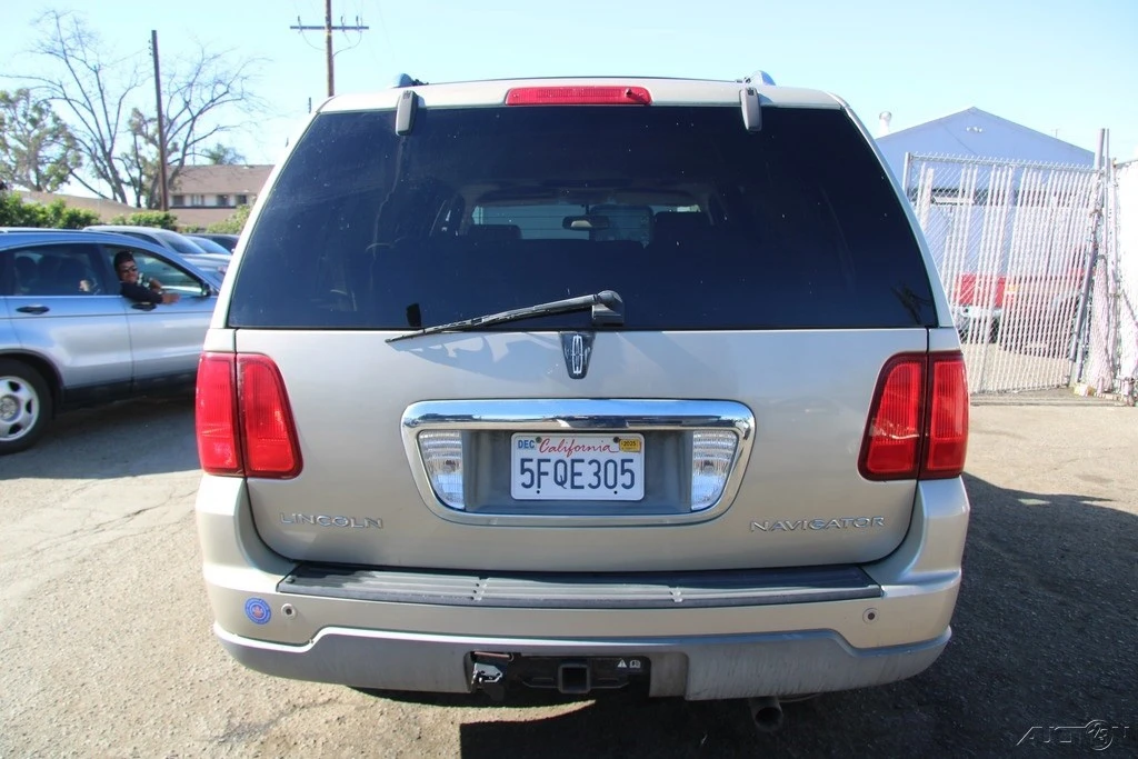 2004 Lincoln Navigator 2nd Gen - Image 5 of 21