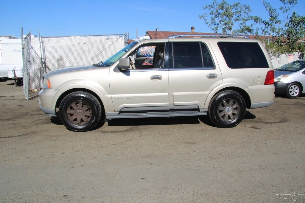 2004 Lincoln Navigator 2nd Gen - Image 3 of 21