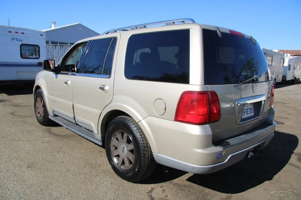 2004 Lincoln Navigator 2nd Gen - Image 4 of 21