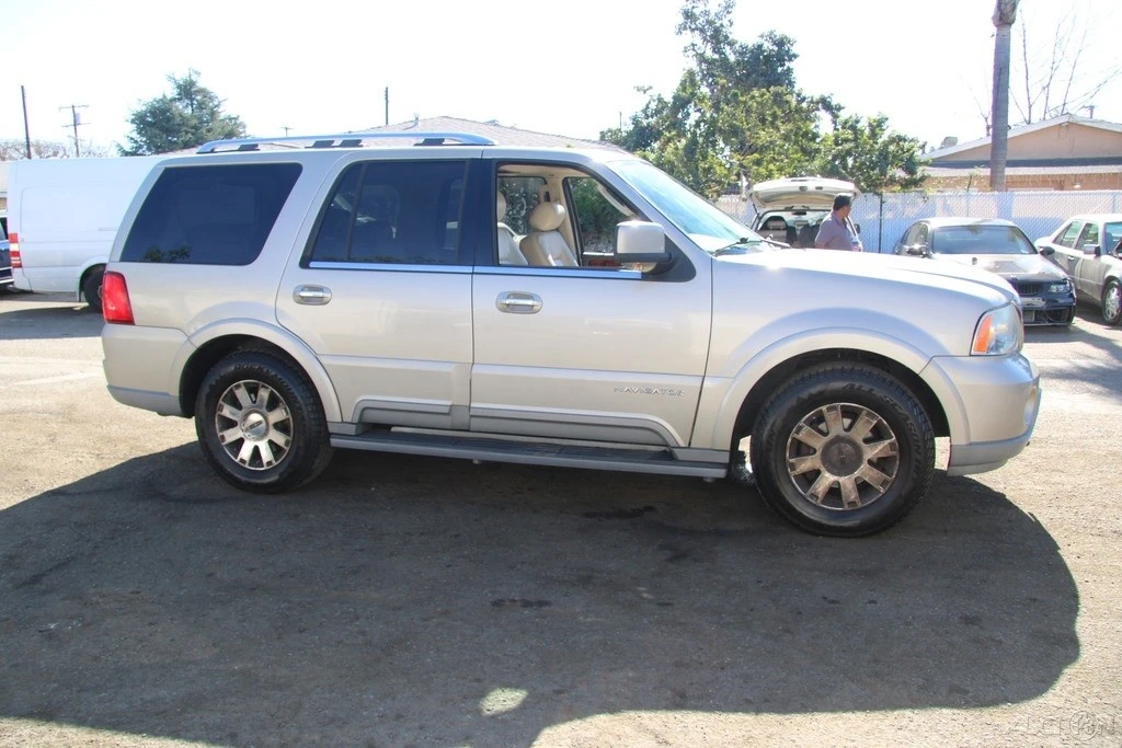 2004 Lincoln Navigator 2nd Gen - Image 7 of 21