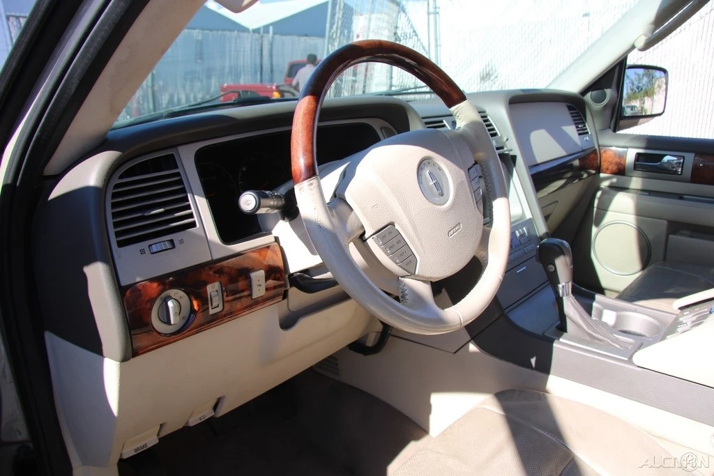 2004 Lincoln Navigator 2nd Gen - Image 14 of 21