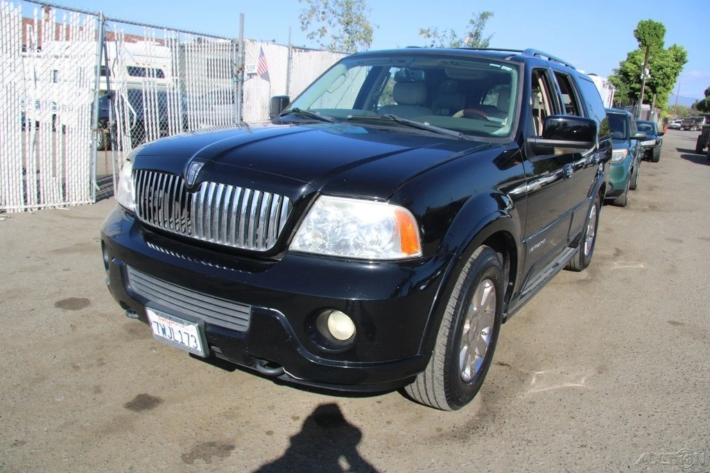 2004 Lincoln Navigator 2nd Gen - Image 2 of 21