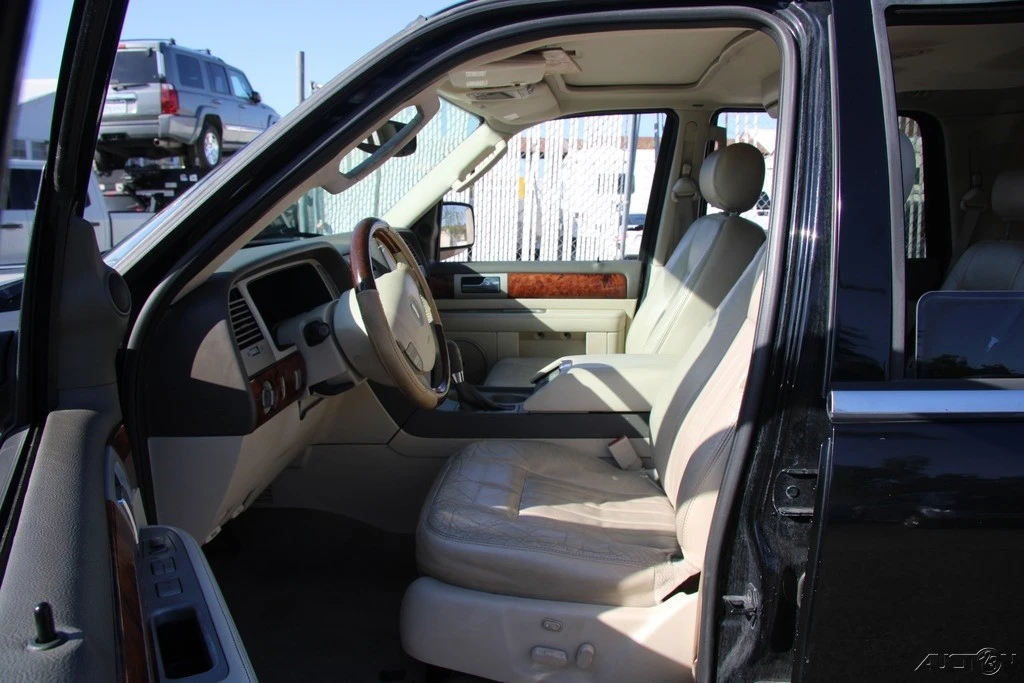 2004 Lincoln Navigator 2nd Gen - Image 15 of 21