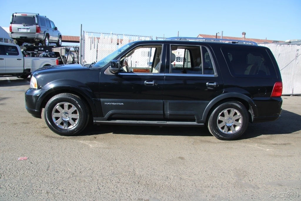 2004 Lincoln Navigator 2nd Gen - Image 3 of 21