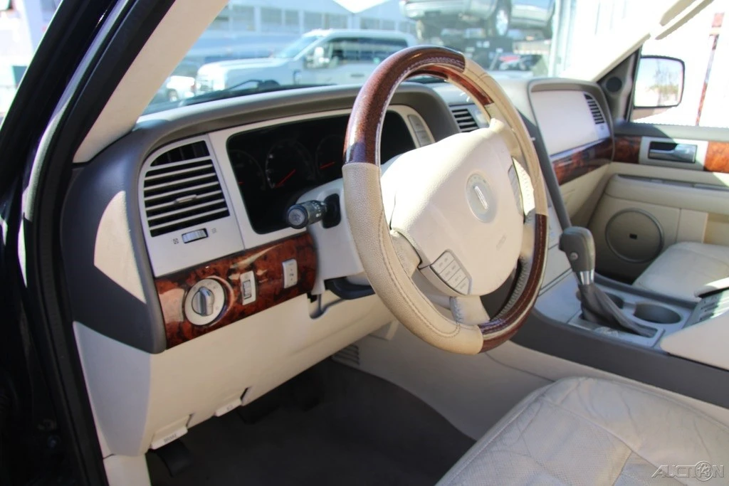 2004 Lincoln Navigator 2nd Gen - Image 16 of 21