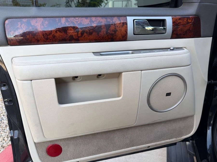 2004 Lincoln Navigator 2nd Gen - Image 16 of 17
