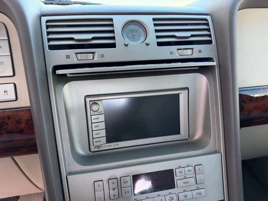 2004 Lincoln Navigator 2nd Gen - Image 10 of 17