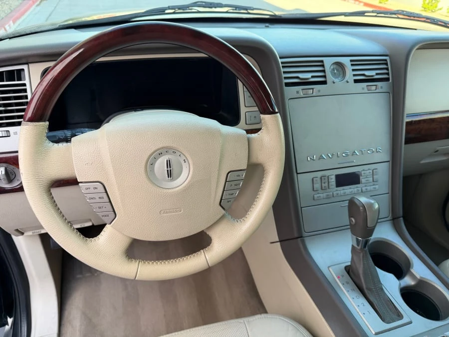 2004 Lincoln Navigator 2nd Gen - Image 14 of 17