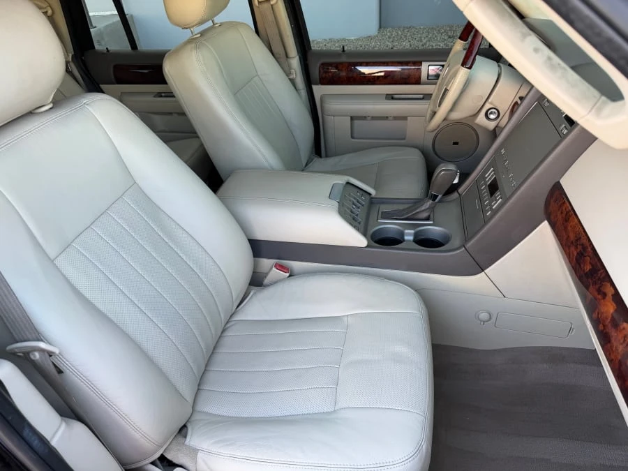 2004 Lincoln Navigator 2nd Gen - Image 9 of 17