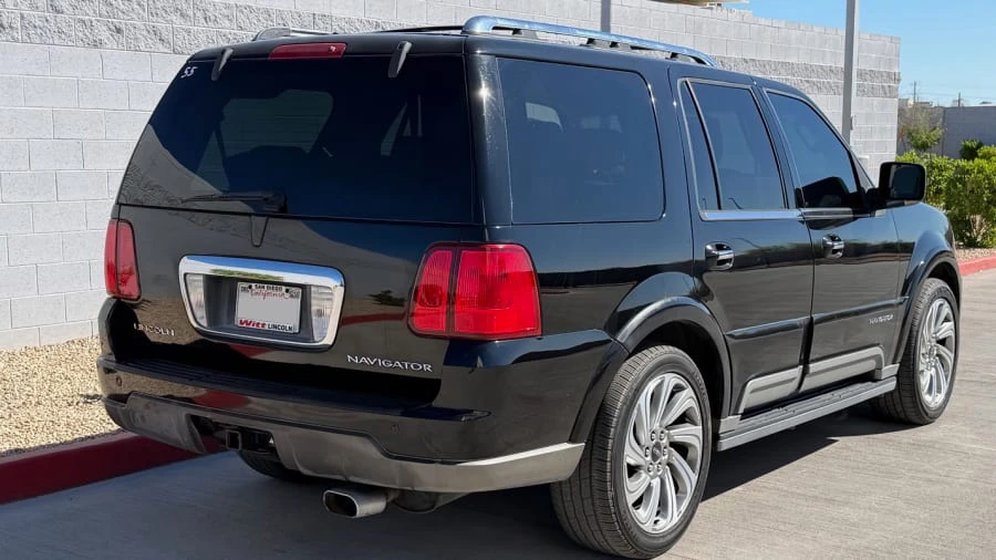 2004 Lincoln Navigator 2nd Gen - Image 3 of 17