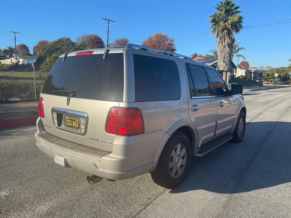 2004 Lincoln Navigator 2nd Gen - Image 4 of 13