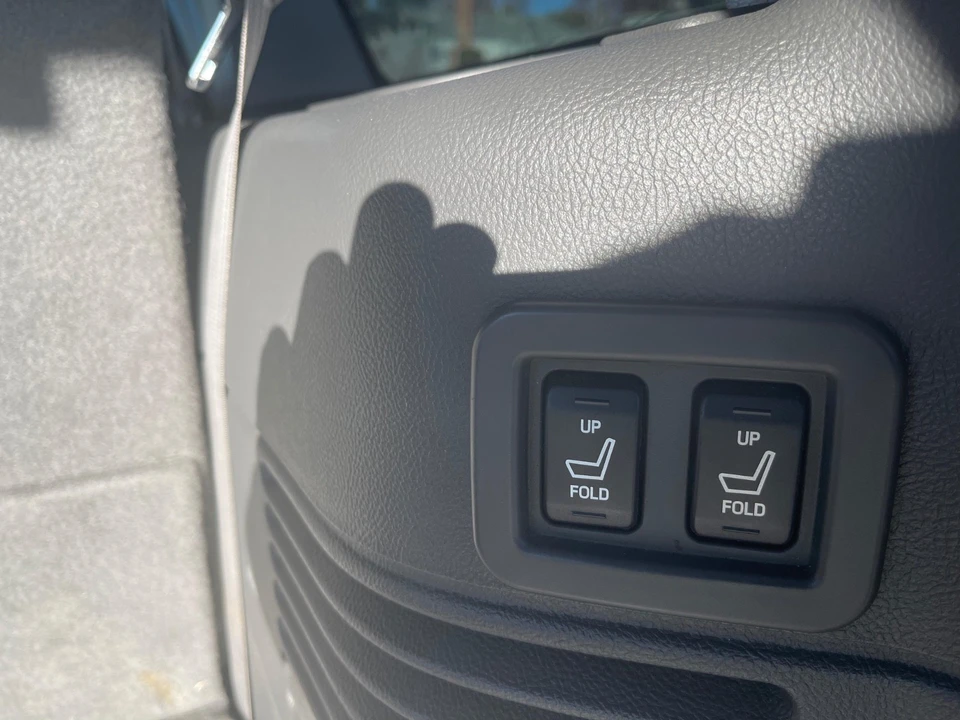 2004 Lincoln Navigator 2nd Gen - Image 12 of 13