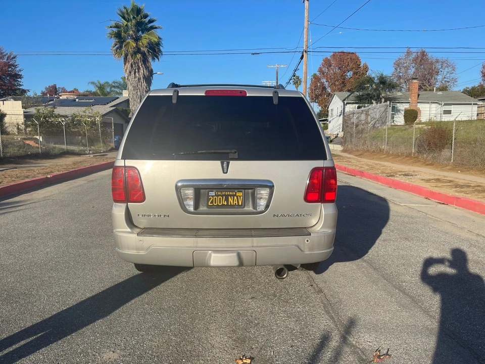 2004 Lincoln Navigator 2nd Gen - Image 5 of 13