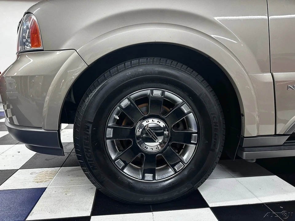2004 Lincoln Navigator 2nd Gen - Image 15 of 21