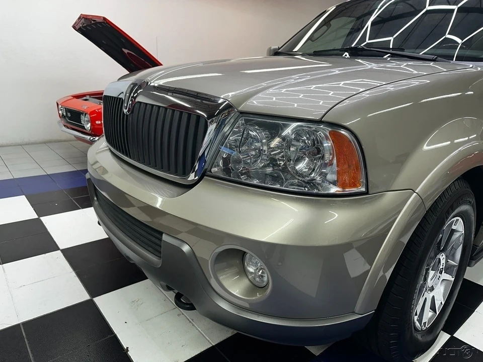 2004 Lincoln Navigator 2nd Gen - Image 11 of 21