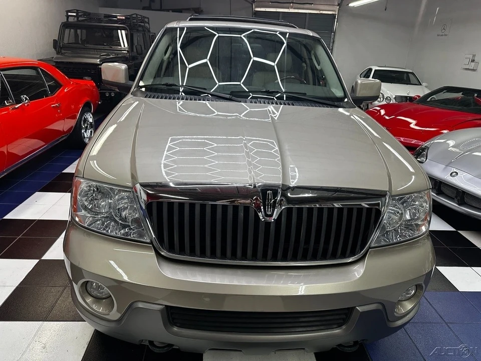 2004 Lincoln Navigator 2nd Gen - Image 8 of 21