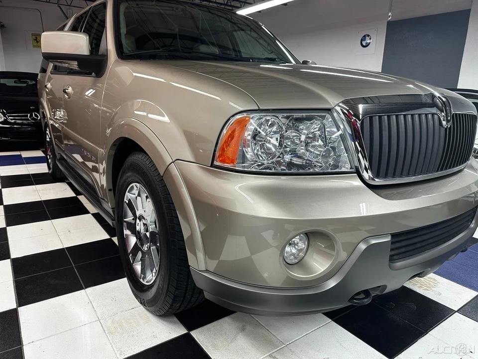 2004 Lincoln Navigator 2nd Gen - Image 3 of 21