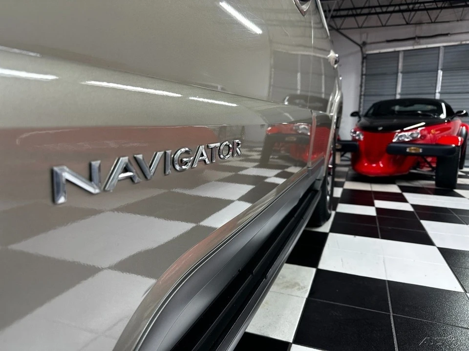 2004 Lincoln Navigator 2nd Gen - Image 18 of 21