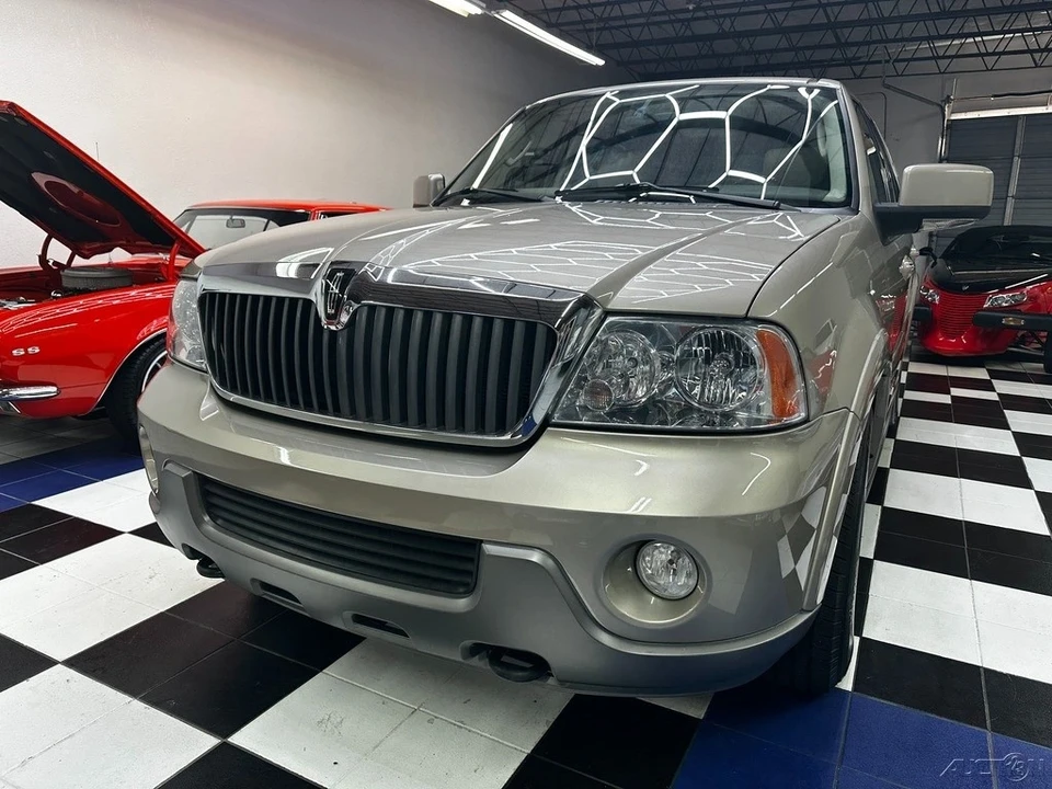 2004 Lincoln Navigator 2nd Gen - Image 10 of 21