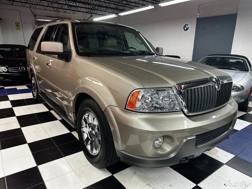 2004 Lincoln Navigator 2nd Gen - Image 2 of 21