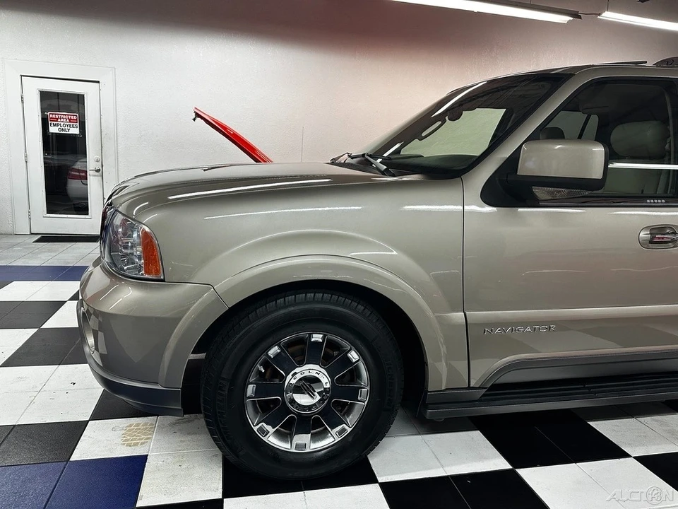 2004 Lincoln Navigator 2nd Gen - Image 14 of 21