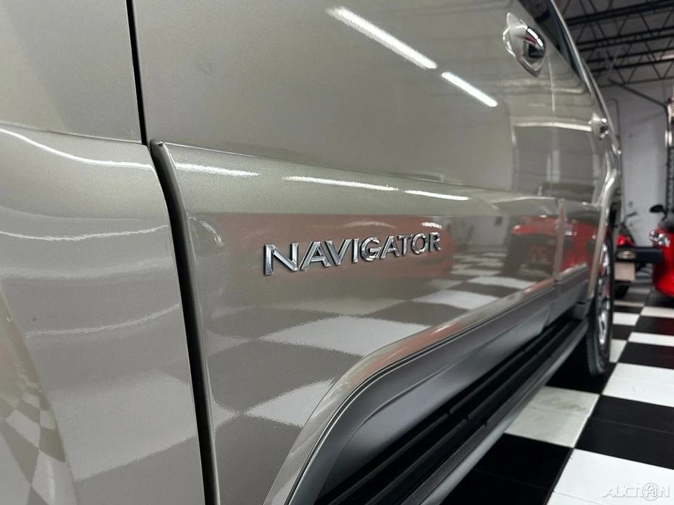 2004 Lincoln Navigator 2nd Gen - Image 17 of 21