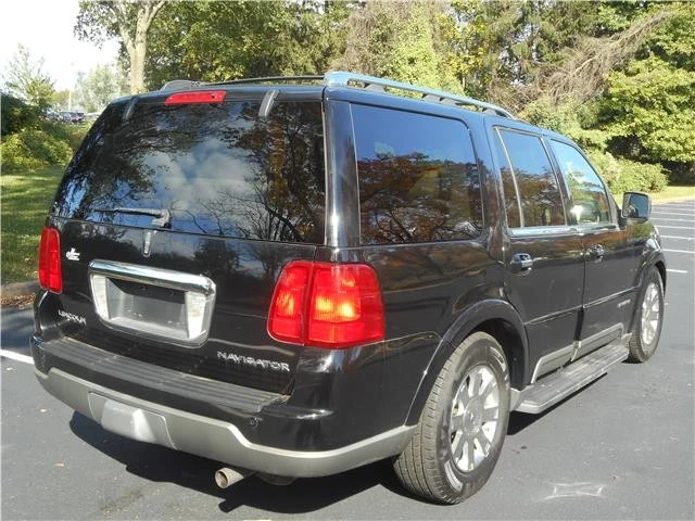 2004 Lincoln Navigator 2nd Gen - Image 3 of 12