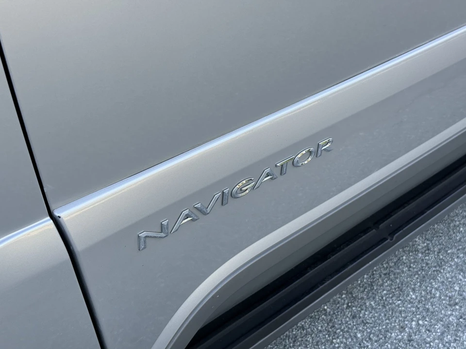 2004 Lincoln Navigator 2nd Gen - Image 24 of 31